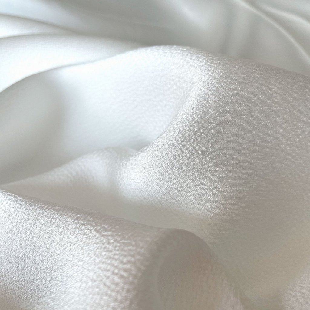 Тонкий фактурный атлас